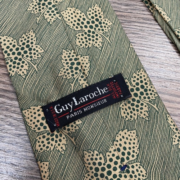 Guy Laroche Green & Tan Leaf Pattern Tie - Picture 3 of 4